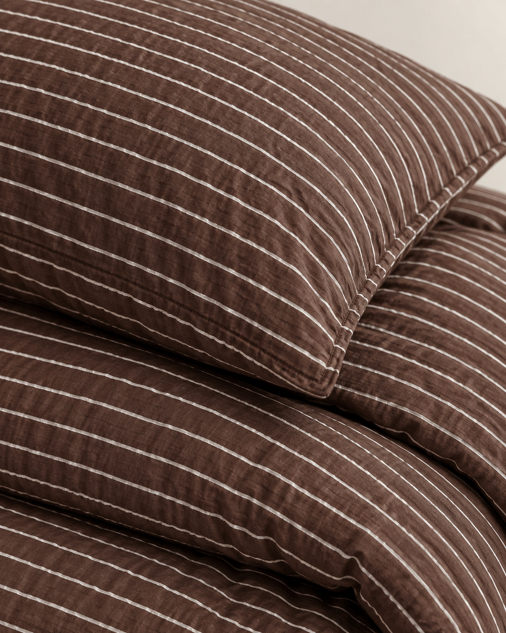 Pinstripe Cotton Seersucker Duvet Cover Set in Cocoa, sham corner and seam