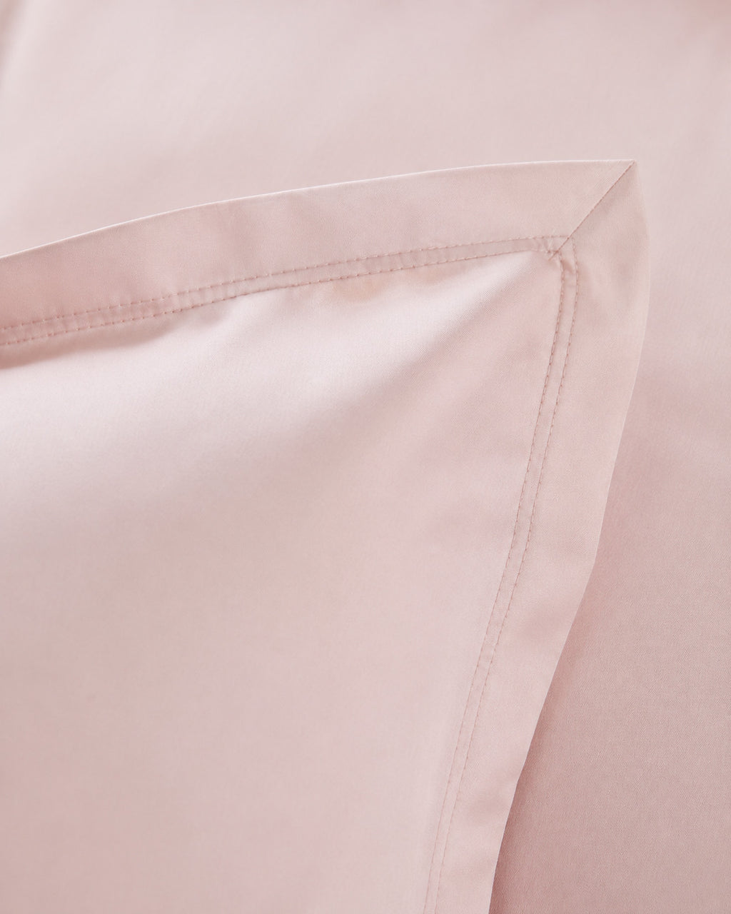 Egyptian Cotton Sateen Shams, close-up on the corner of the flange