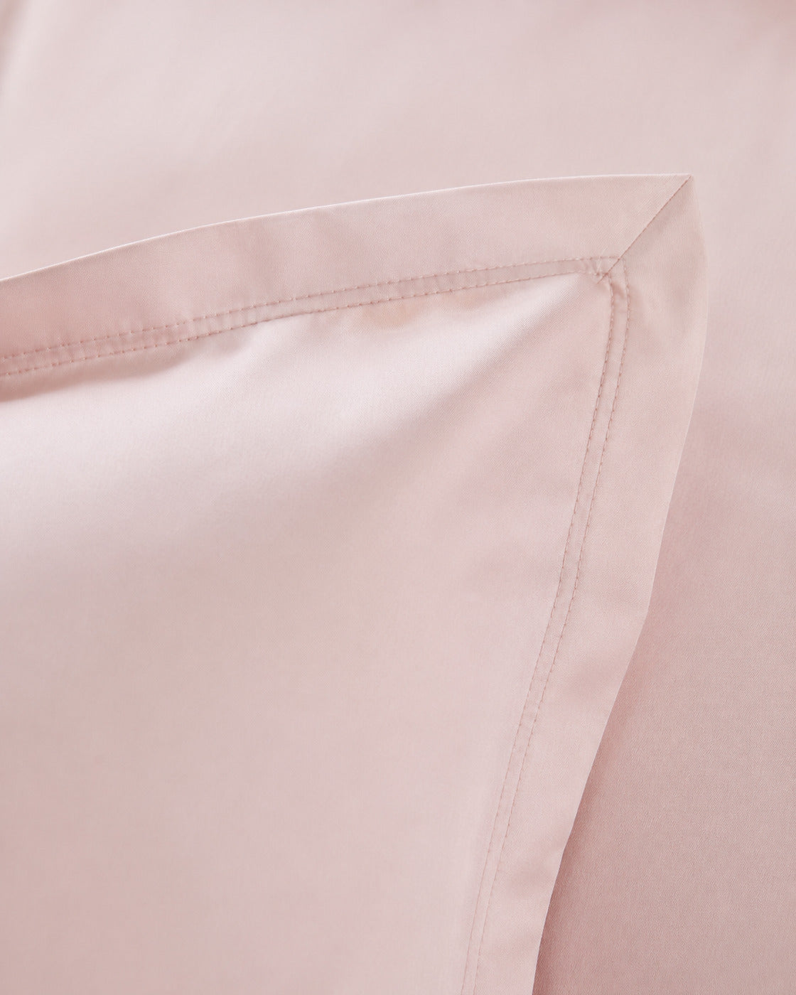 Egyptian Cotton Sateen Shams, close-up on the corner of the flange