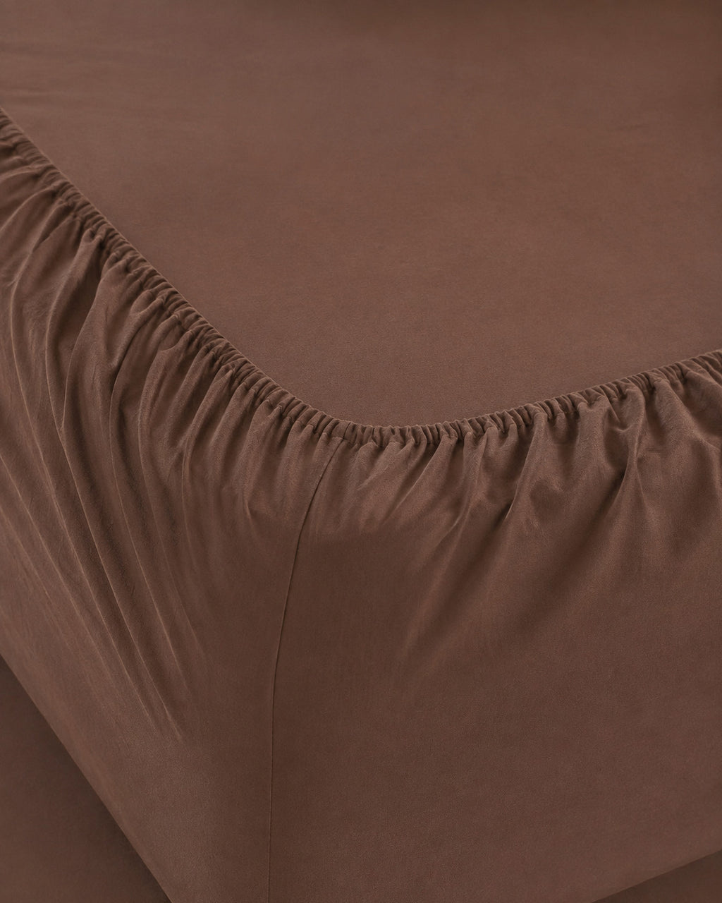 Washed Cotton Sheet Set, close-up on the elasticated corner of the fitted sheet