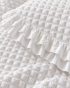 Ruffled Bubble Cotton Seersucker Duvet Cover Set in White, sham corner and seam