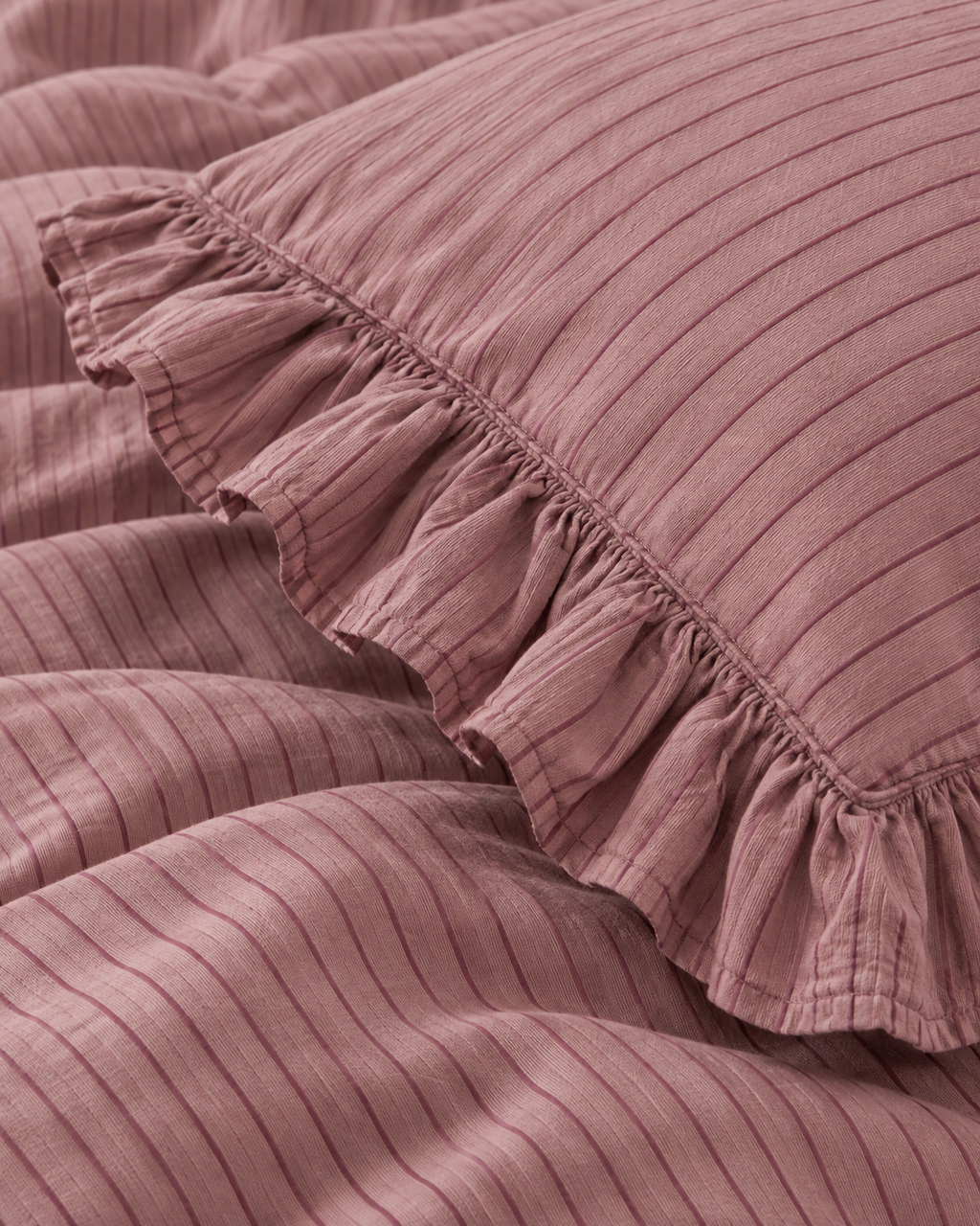 Ruffled Mauve Pinstripe Cotton Duvet Cover Set, sham corner and seam